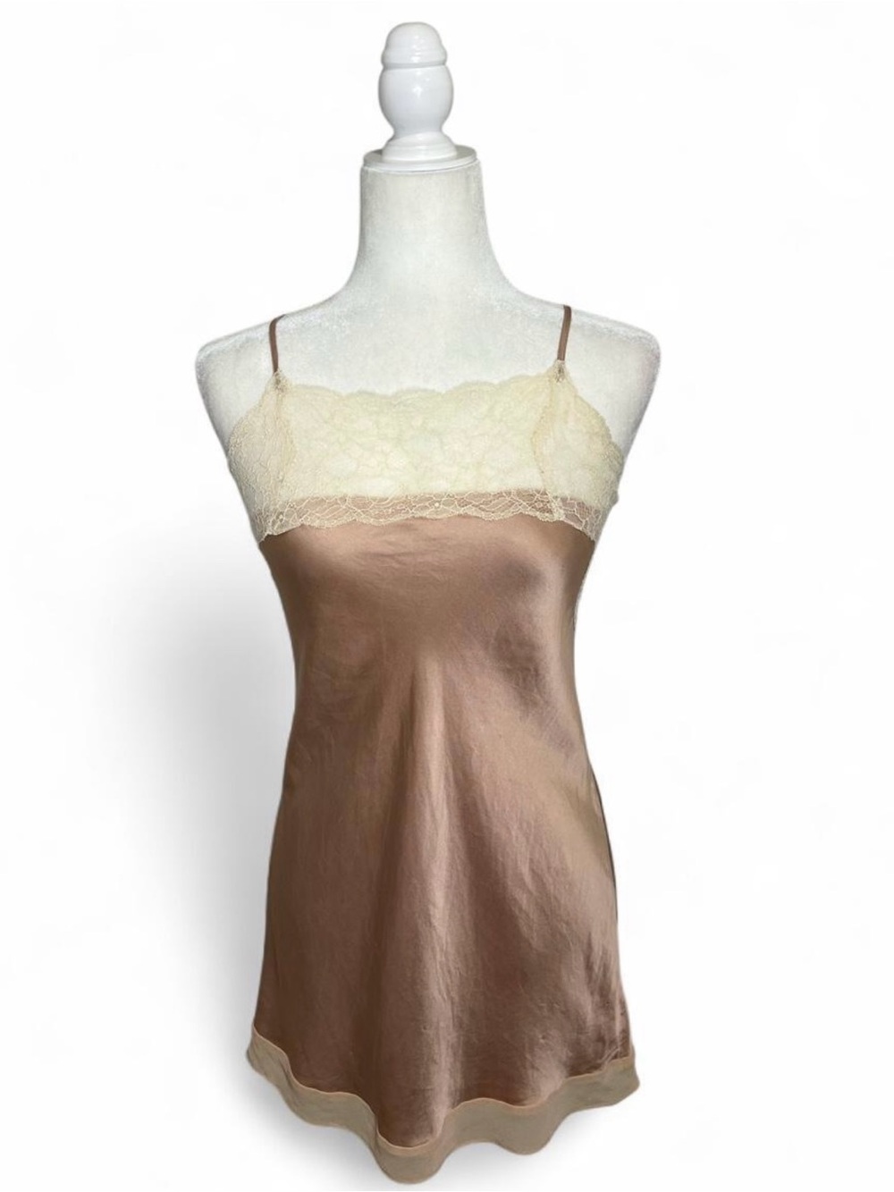 Y2K Victoria secret angels 100%
SILK and lace pink mini slip dress